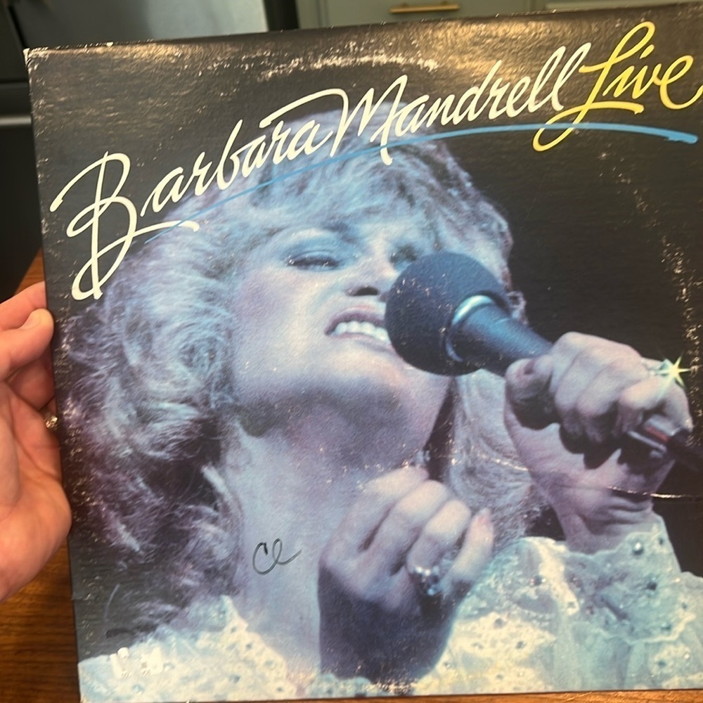 Vintage 1981 Barbara Mandrell Live Album - Vinyl is in good used condition